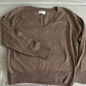 Old Navy Women’s Cozy V-Neck Sweater in Taupe